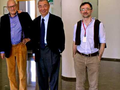 Giovanni Losurdo (l'ultimo a destra) in compagnia del fisico Adalberto Giazotto e del premio Nobel Sam Ting